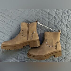 NWT Report Women’s Dark Taupe Boots